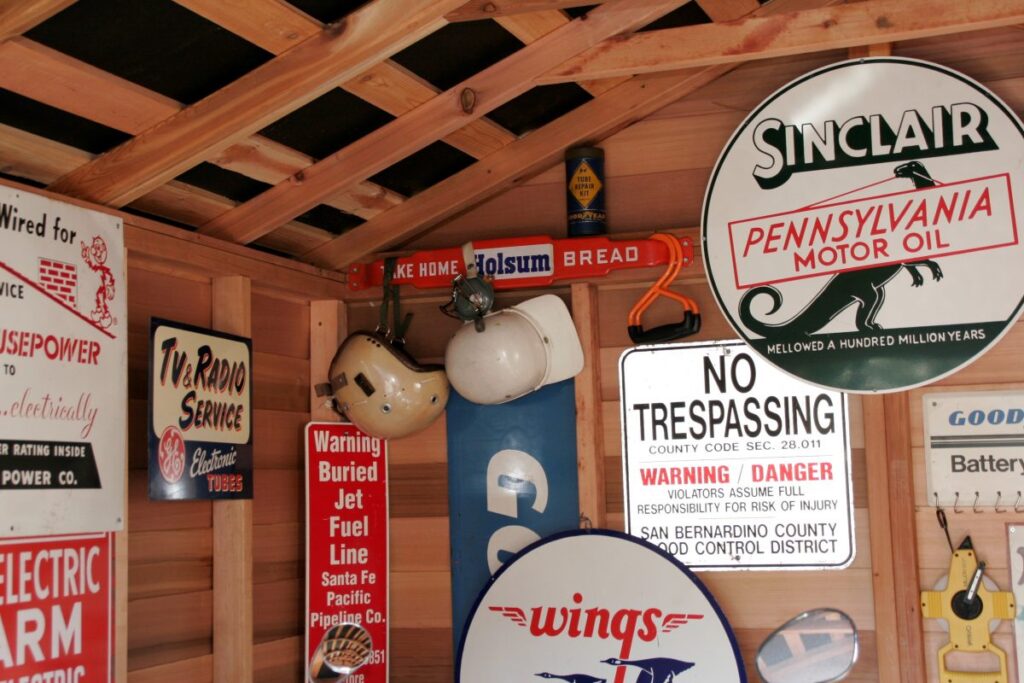 所ジョージさんの「世田谷ベース」にあるバイク小屋はシダーシェッド